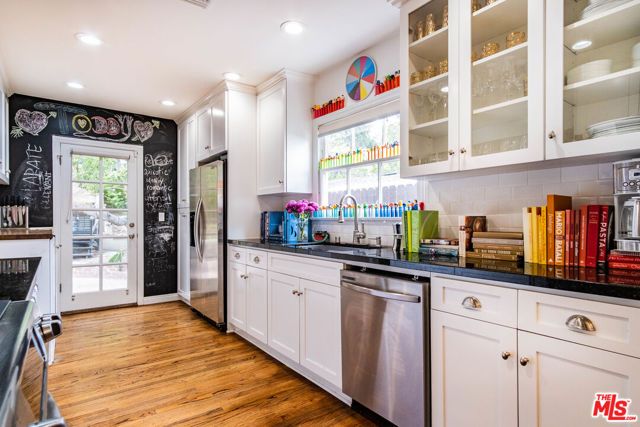 3909 Longview Valley Road, Sherman Oaks, CA 91423