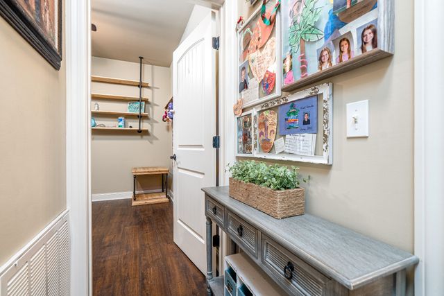 1855 Lochlann Dr, Culleoka, TN 38451