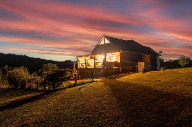 1855 Lochlann Dr, Culleoka, TN 38451