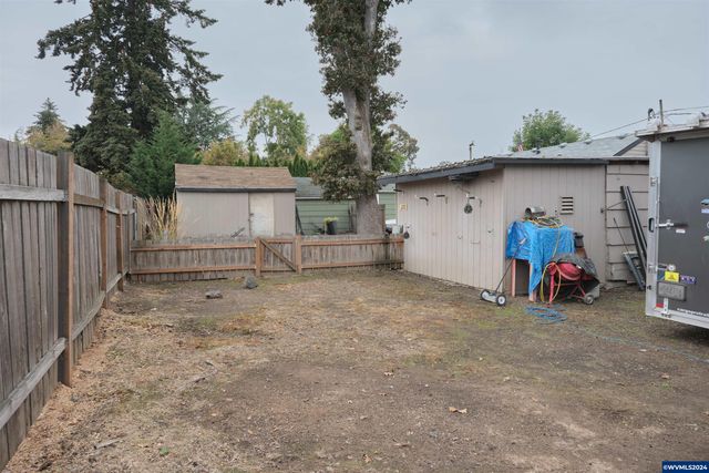 620 23rd St SE, Salem, OR 97301