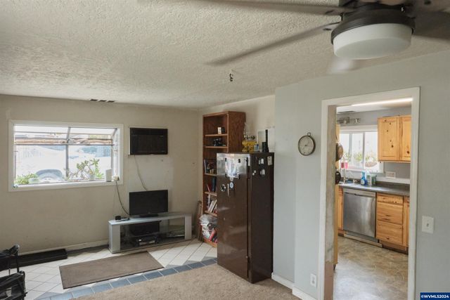 620 23rd St SE, Salem, OR 97301