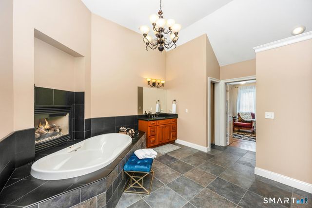 95 Pinto Lane, Monroe, CT 06468