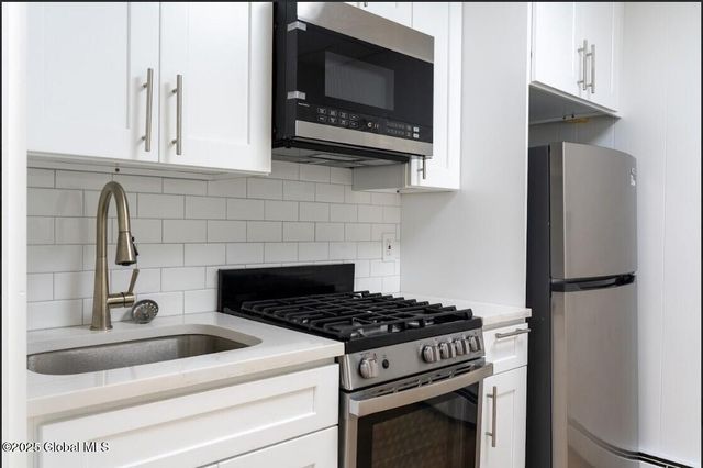 195 South Broadway 7, Saratoga Springs, NY 12866