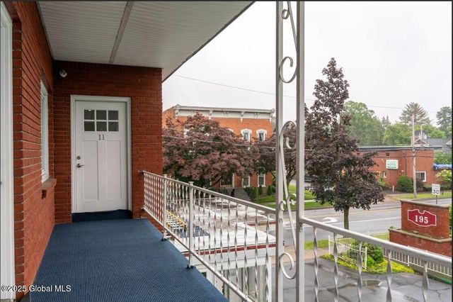 195 South Broadway 7, Saratoga Springs, NY 12866