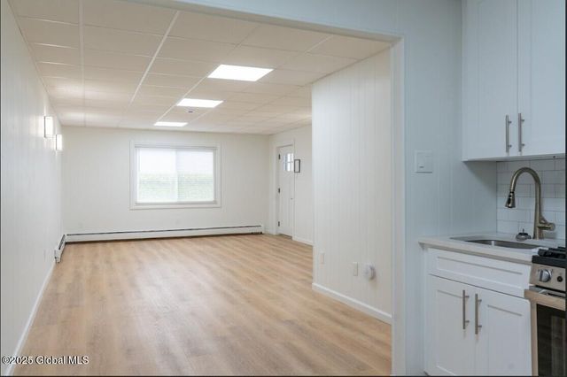 195 South Broadway 7, Saratoga Springs, NY 12866