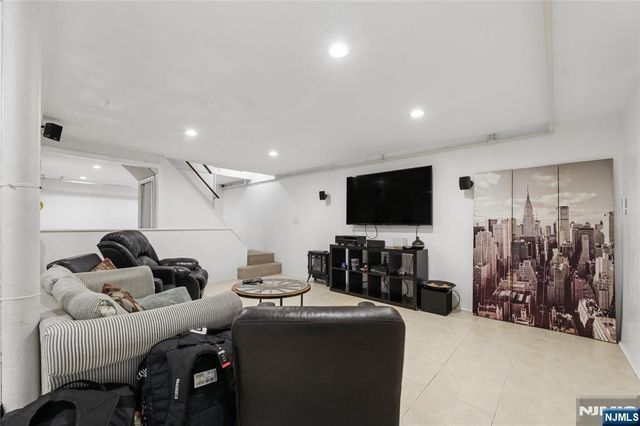 16-03 Radburn Road, Fair Lawn, NJ 07410