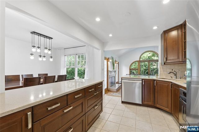 16-03 Radburn Road, Fair Lawn, NJ 07410