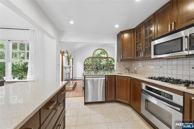 16-03 Radburn Road, Fair Lawn, NJ 07410