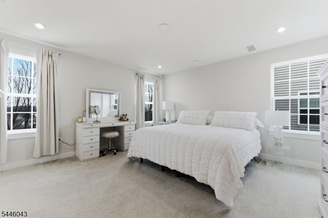 22 Oakwood Blvd, Union Twp., NJ 08827