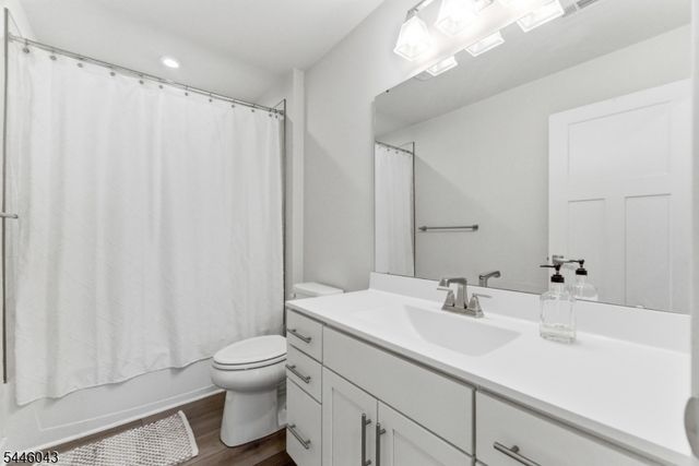 22 Oakwood Blvd, Union Twp., NJ 08827