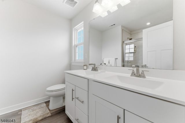 22 Oakwood Blvd, Union Twp., NJ 08827