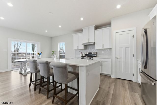 22 Oakwood Blvd, Union Twp., NJ 08827