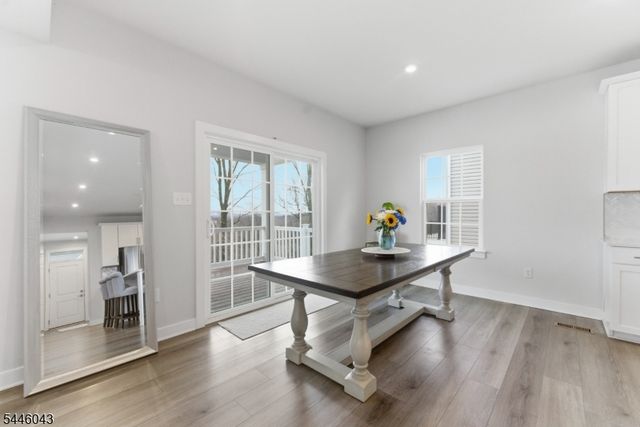 22 Oakwood Blvd, Union Twp., NJ 08827