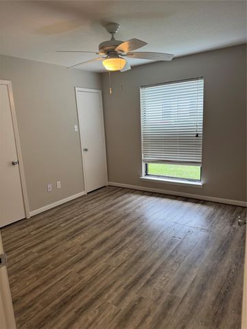 3300 Pebblebrook Drive 57, Seabrook, TX 77586