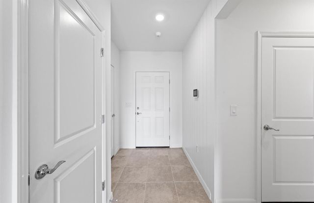 605 Oasis Lake Place, Lehigh Acres, FL 33936