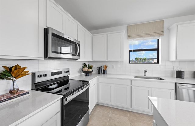 605 Oasis Lake Place, Lehigh Acres, FL 33936