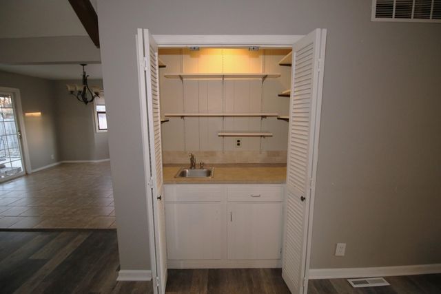 2440 N Bromfield Cir, Wichita, KS 67226