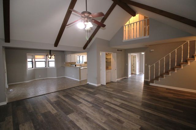 2440 N Bromfield Cir, Wichita, KS 67226