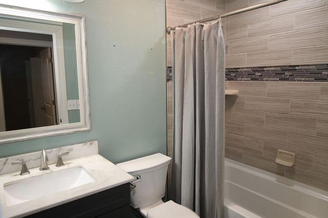 2440 N Bromfield Cir, Wichita, KS 67226