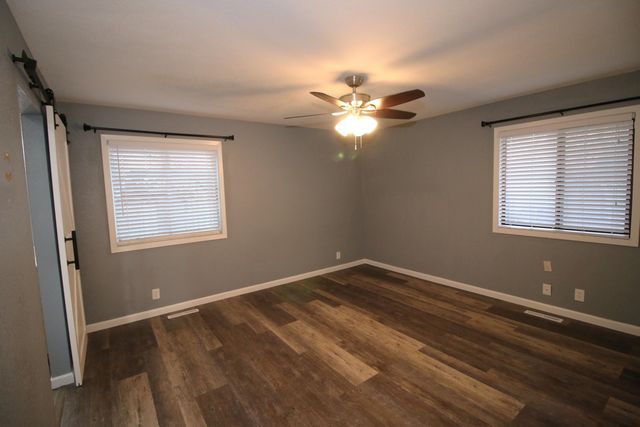 2440 N Bromfield Cir, Wichita, KS 67226