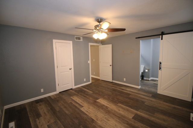 2440 N Bromfield Cir, Wichita, KS 67226