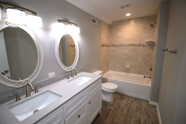 2440 N Bromfield Cir, Wichita, KS 67226