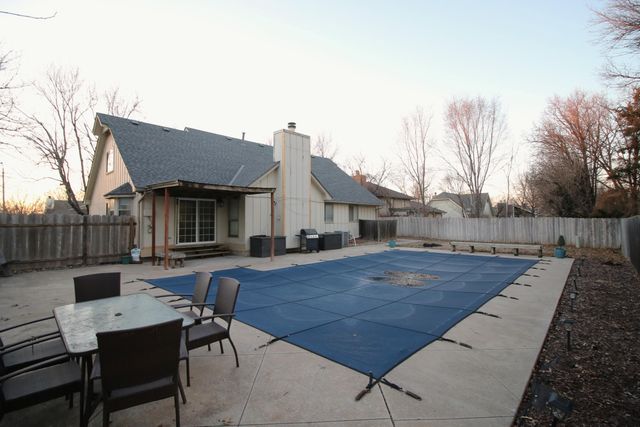 2440 N Bromfield Cir, Wichita, KS 67226