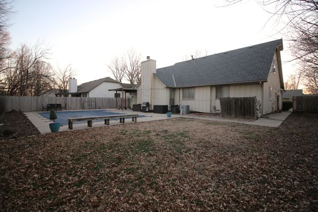 2440 N Bromfield Cir, Wichita, KS 67226