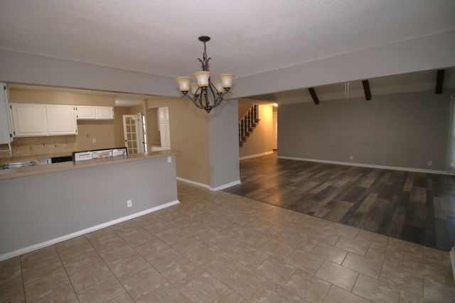 2440 N Bromfield Cir, Wichita, KS 67226