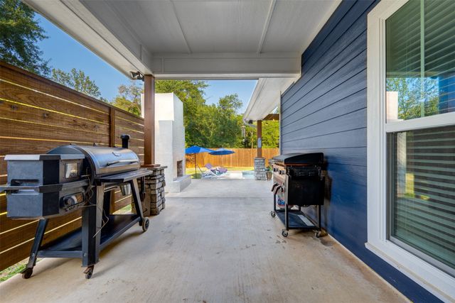 240 30th Street NE, Paris, TX 75460