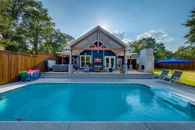 240 30th Street NE, Paris, TX 75460