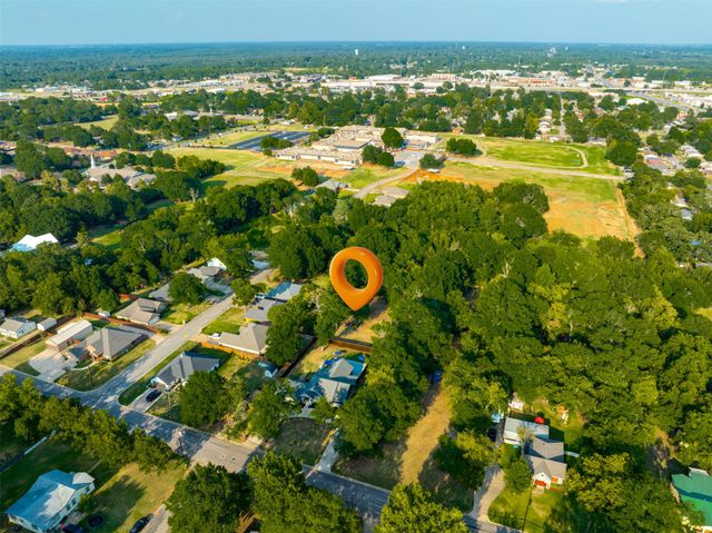 240 30th Street NE, Paris, TX 75460