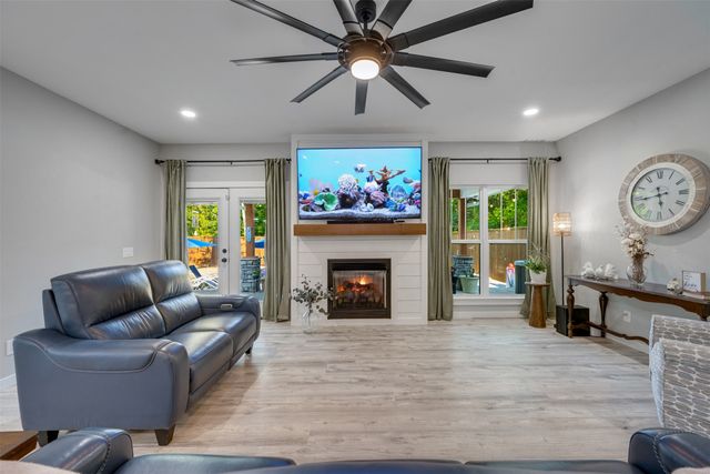 240 30th Street NE, Paris, TX 75460