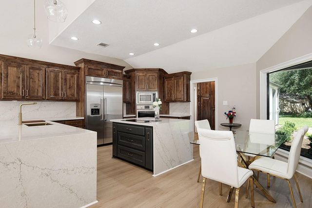 46 N Autumnwood Way, The Woodlands, TX 77380