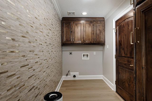 46 N Autumnwood Way, The Woodlands, TX 77380