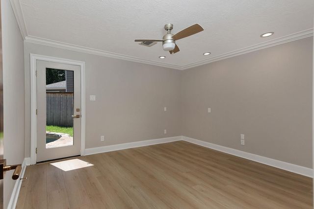 46 N Autumnwood Way, The Woodlands, TX 77380
