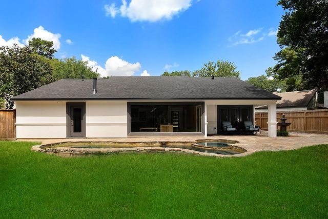 46 N Autumnwood Way, The Woodlands, TX 77380