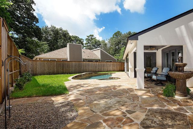 46 N Autumnwood Way, The Woodlands, TX 77380