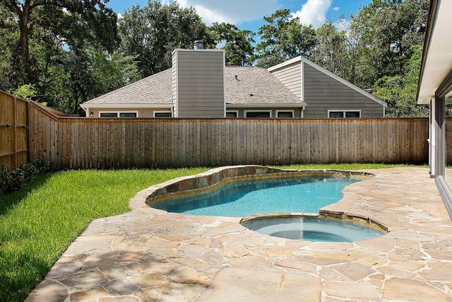 46 N Autumnwood Way, The Woodlands, TX 77380