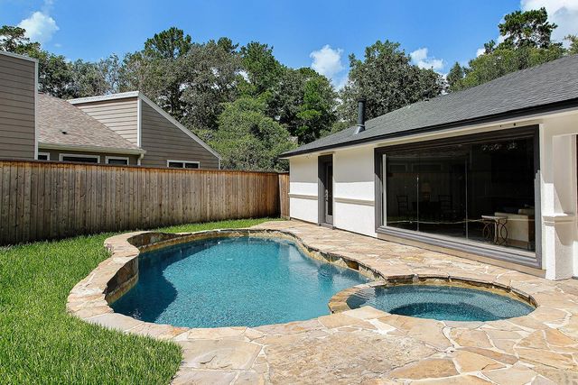 46 N Autumnwood Way, The Woodlands, TX 77380
