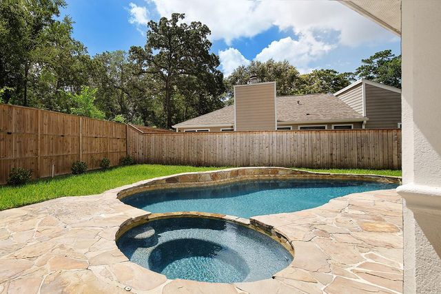 46 N Autumnwood Way, The Woodlands, TX 77380