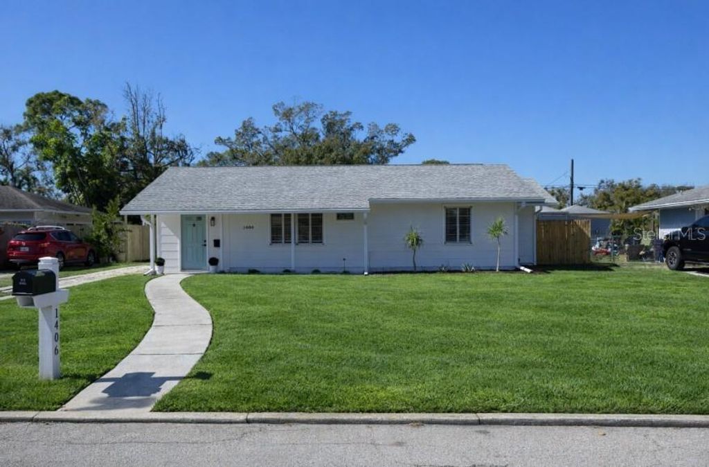 Image 2 of property listing at 1406 28TH STREET W, Bradenton, FL 34205