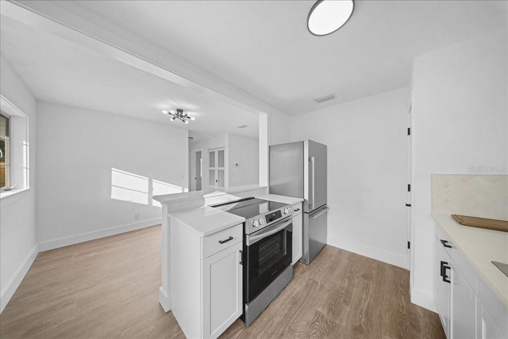 Image 13 of property listing at 1406 28TH STREET W, Bradenton, FL 34205