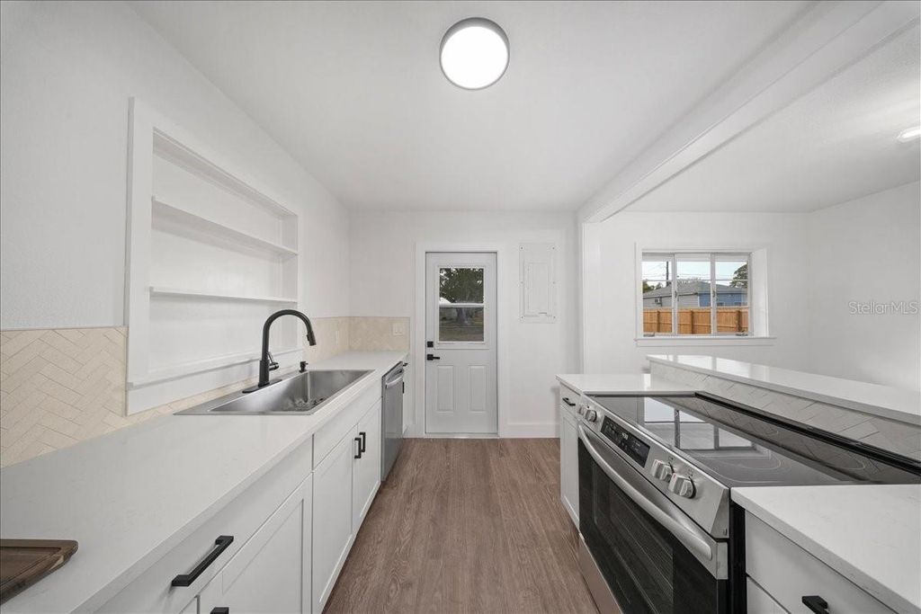 Image 15 of property listing at 1406 28TH STREET W, Bradenton, FL 34205