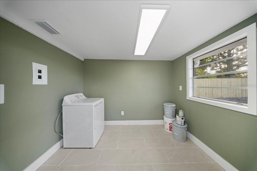 Image 31 of property listing at 1406 28TH STREET W, Bradenton, FL 34205