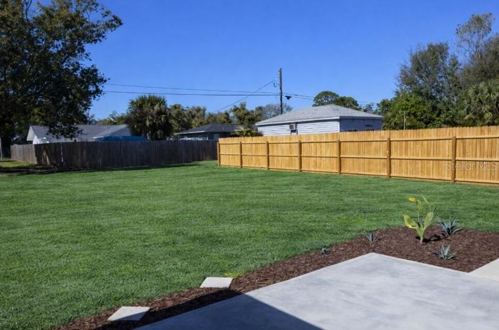 Image 33 of property listing at 1406 28TH STREET W, Bradenton, FL 34205