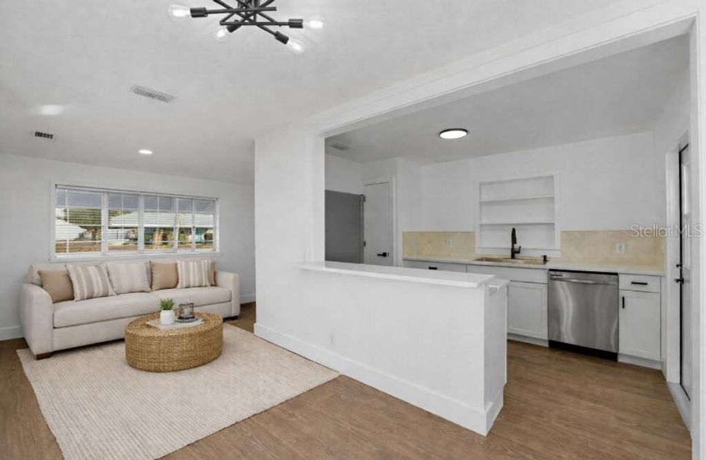 Image 6 of property listing at 1406 28TH STREET W, Bradenton, FL 34205