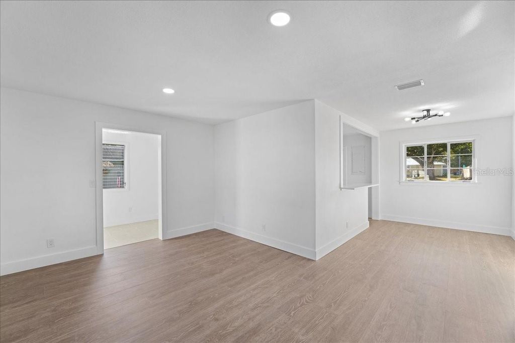 Image 7 of property listing at 1406 28TH STREET W, Bradenton, FL 34205