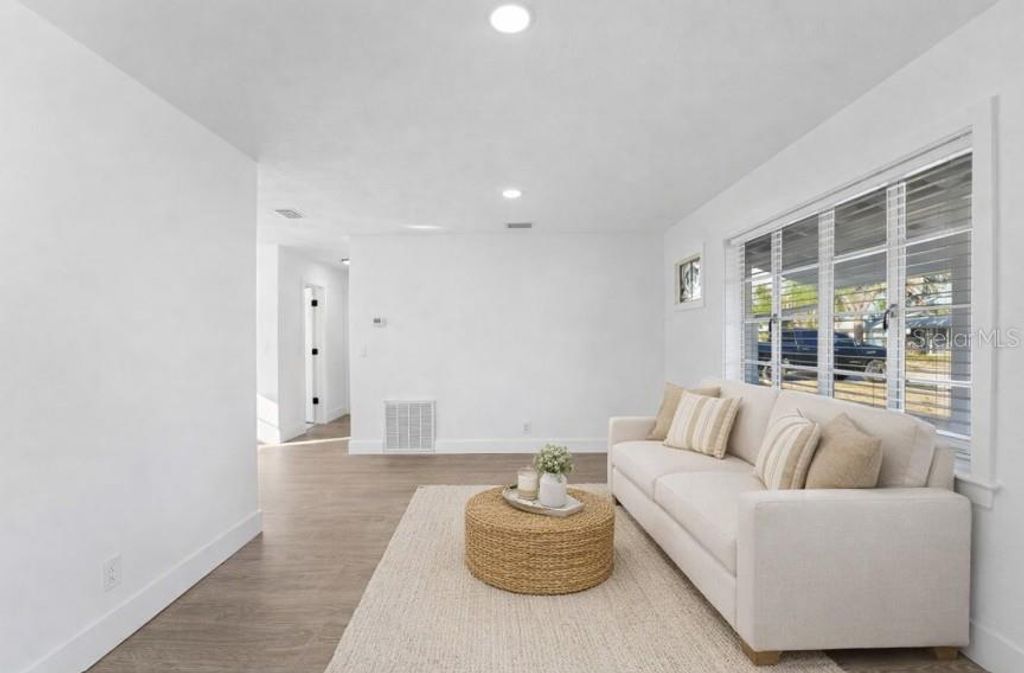 Image 9 of property listing at 1406 28TH STREET W, Bradenton, FL 34205