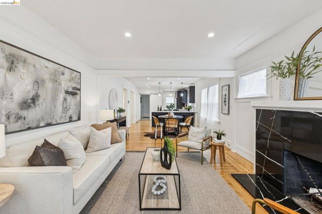 3435 Dimond Ave, Oakland, CA 94602